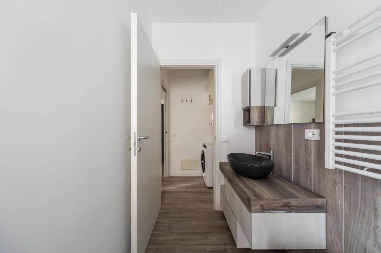 Comfy Apt With Private Parking & Balcony Milan Exterior photo